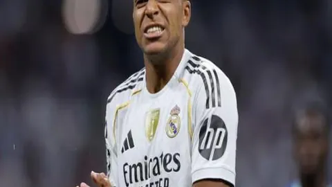 英超巅峰对决，悬念揭晓在即！揭秘鹿死谁手，球姐带你探秘赛事深度解析！