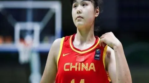 独占风骚11战10胜，品质篮球盛宴，红遍篮坛新篇章！